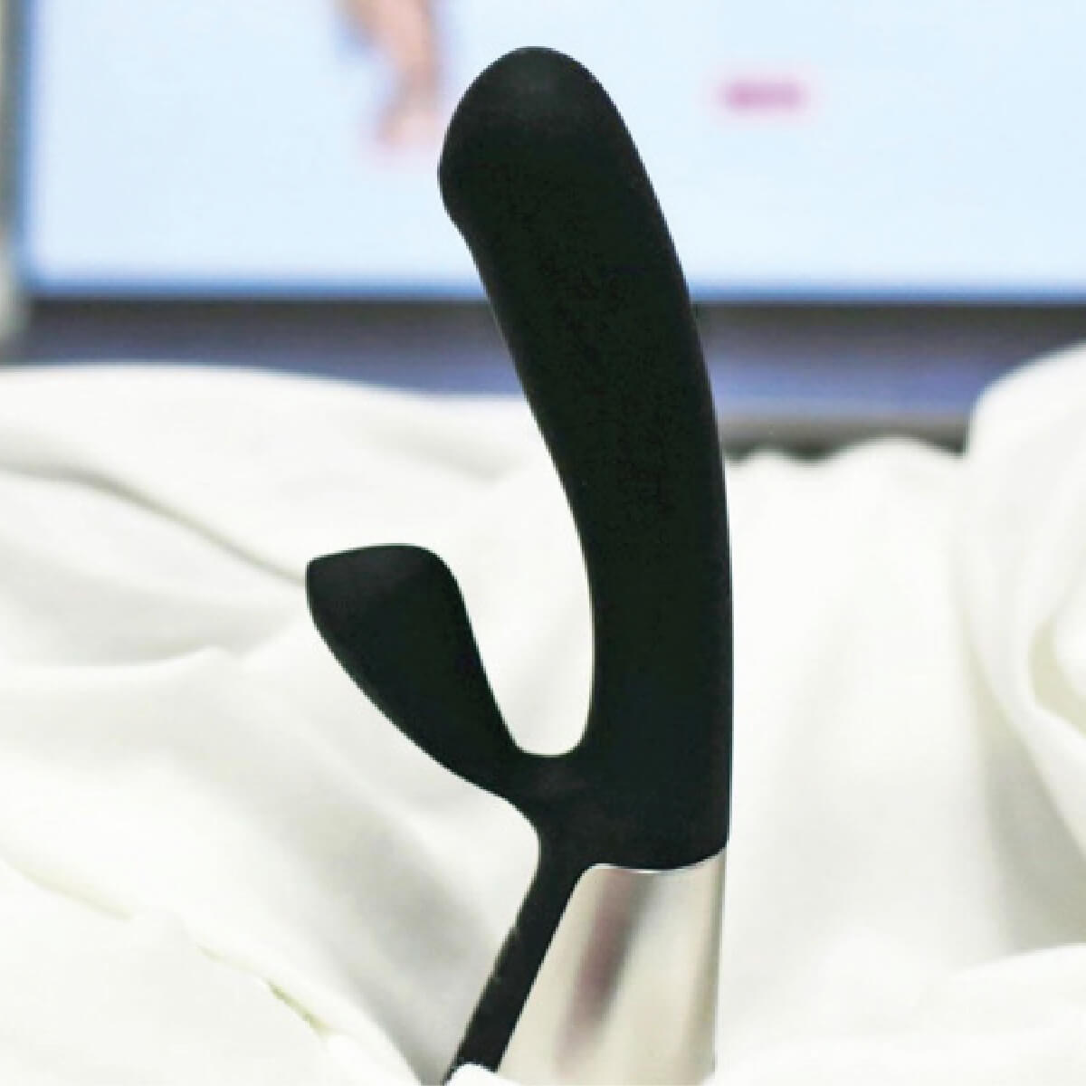 The dual stimulation rabbit vibrator Fuse by OhMiBod - Product image